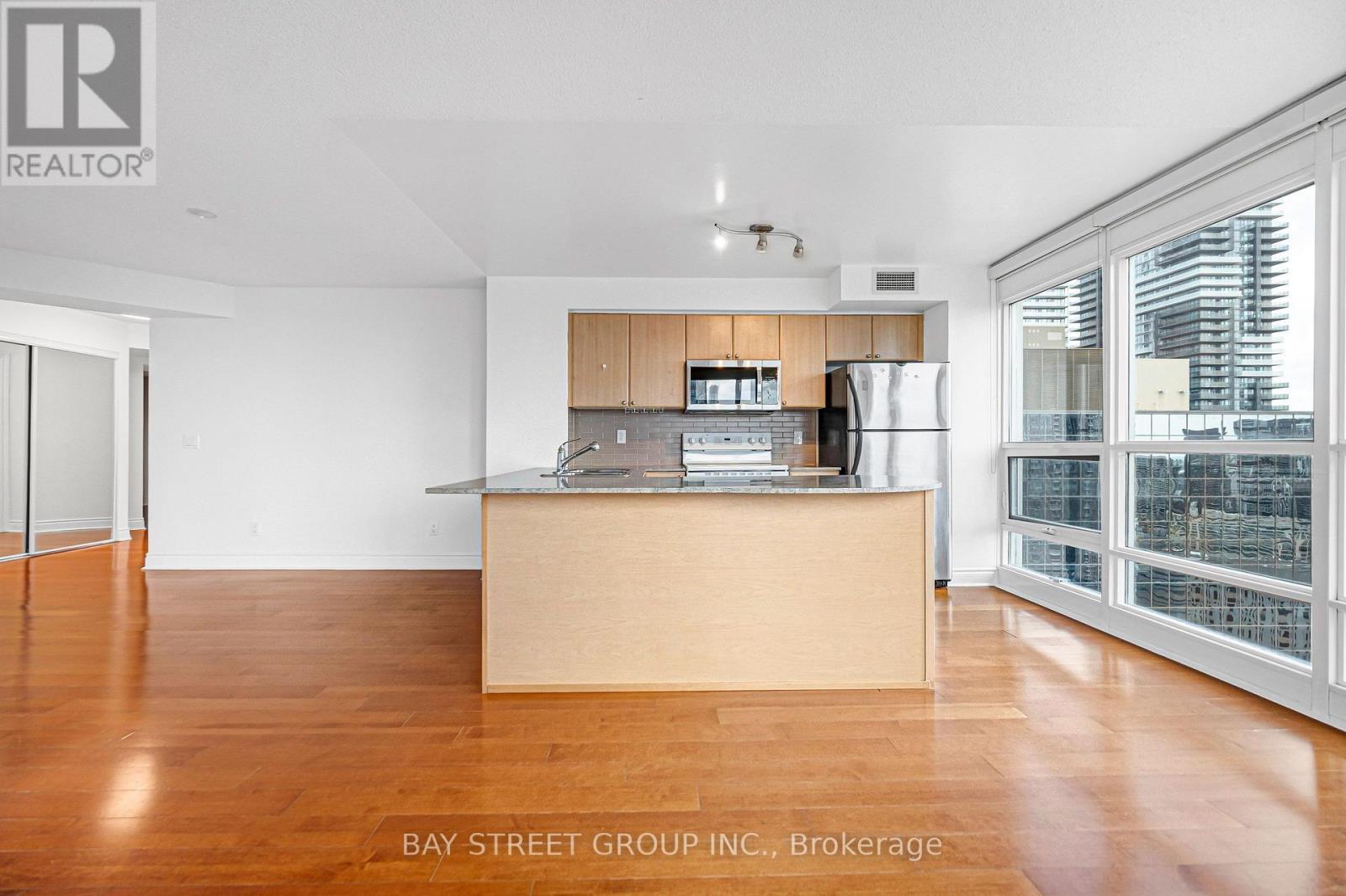 4105 - 763 Bay Street, Toronto, ON