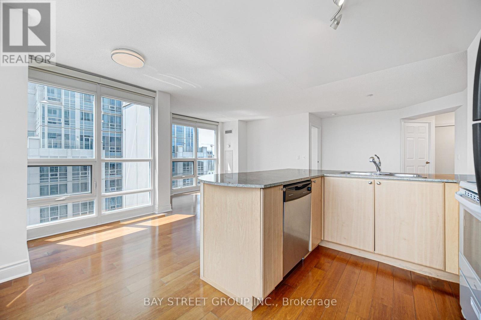 4105 - 763 Bay Street, Toronto, ON