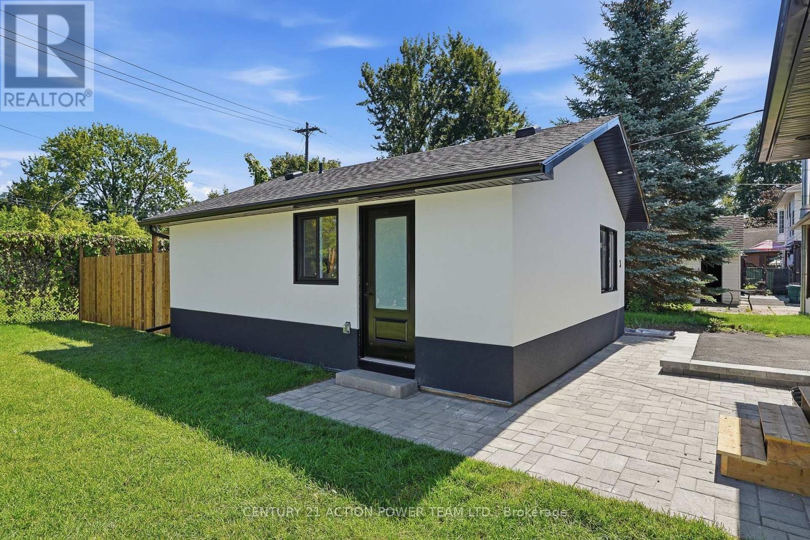 Coach Home Entrance - 1831 Haig Drive S, Ottawa, ON