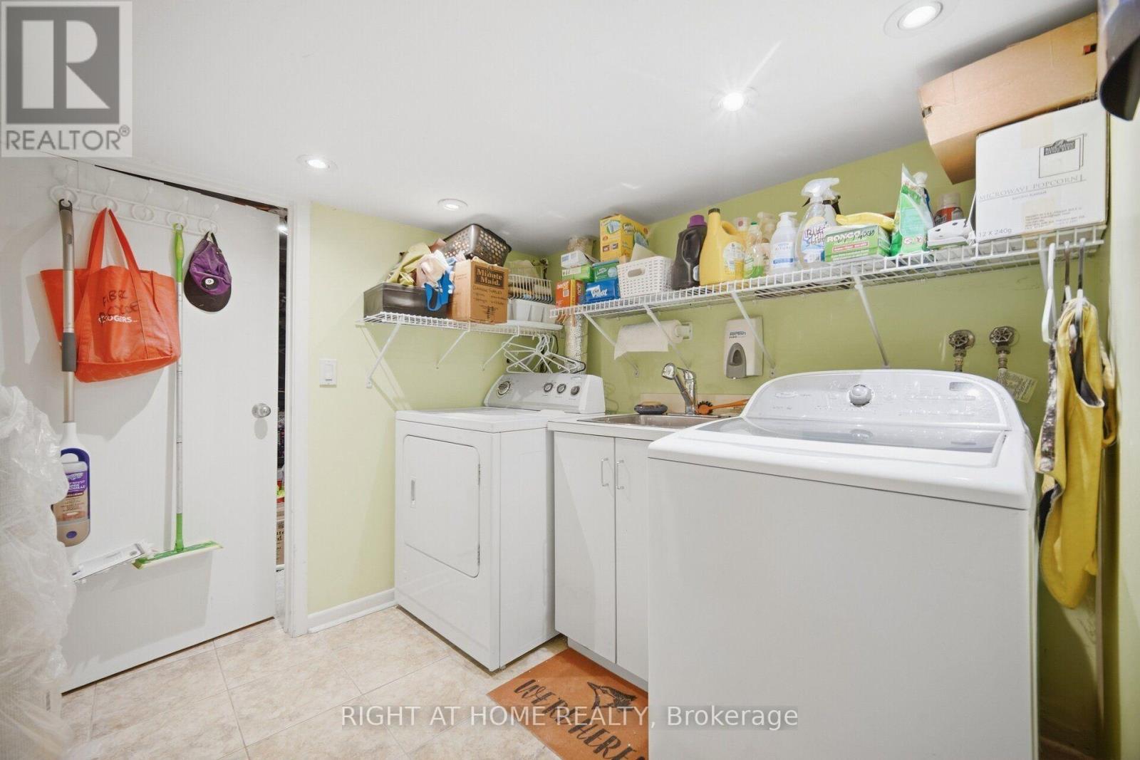 Laundry Room Bsmt. - 219 Broadway Avenue, Toronto, ON