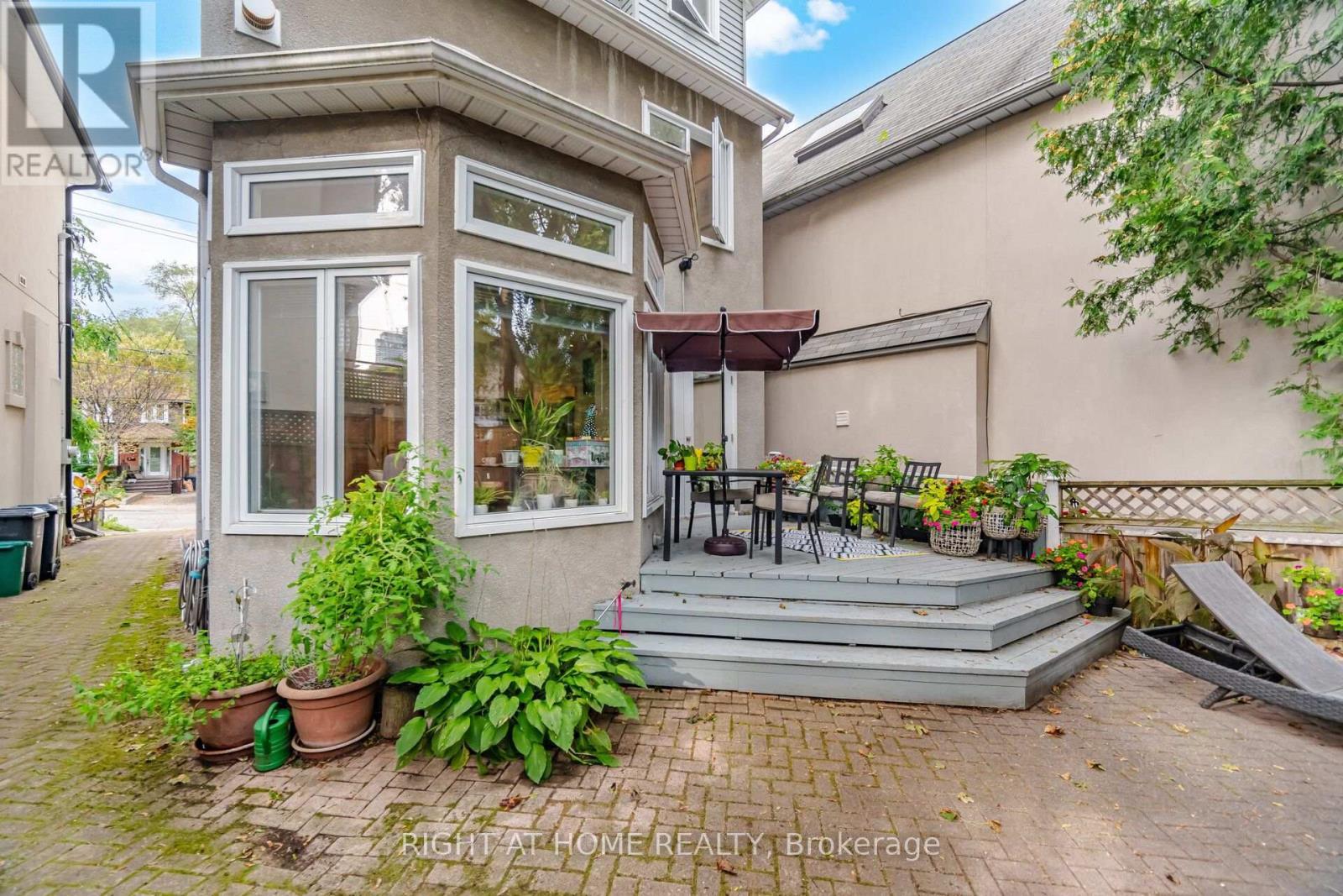 Back Deck - 219 Broadway Avenue, Toronto, ON