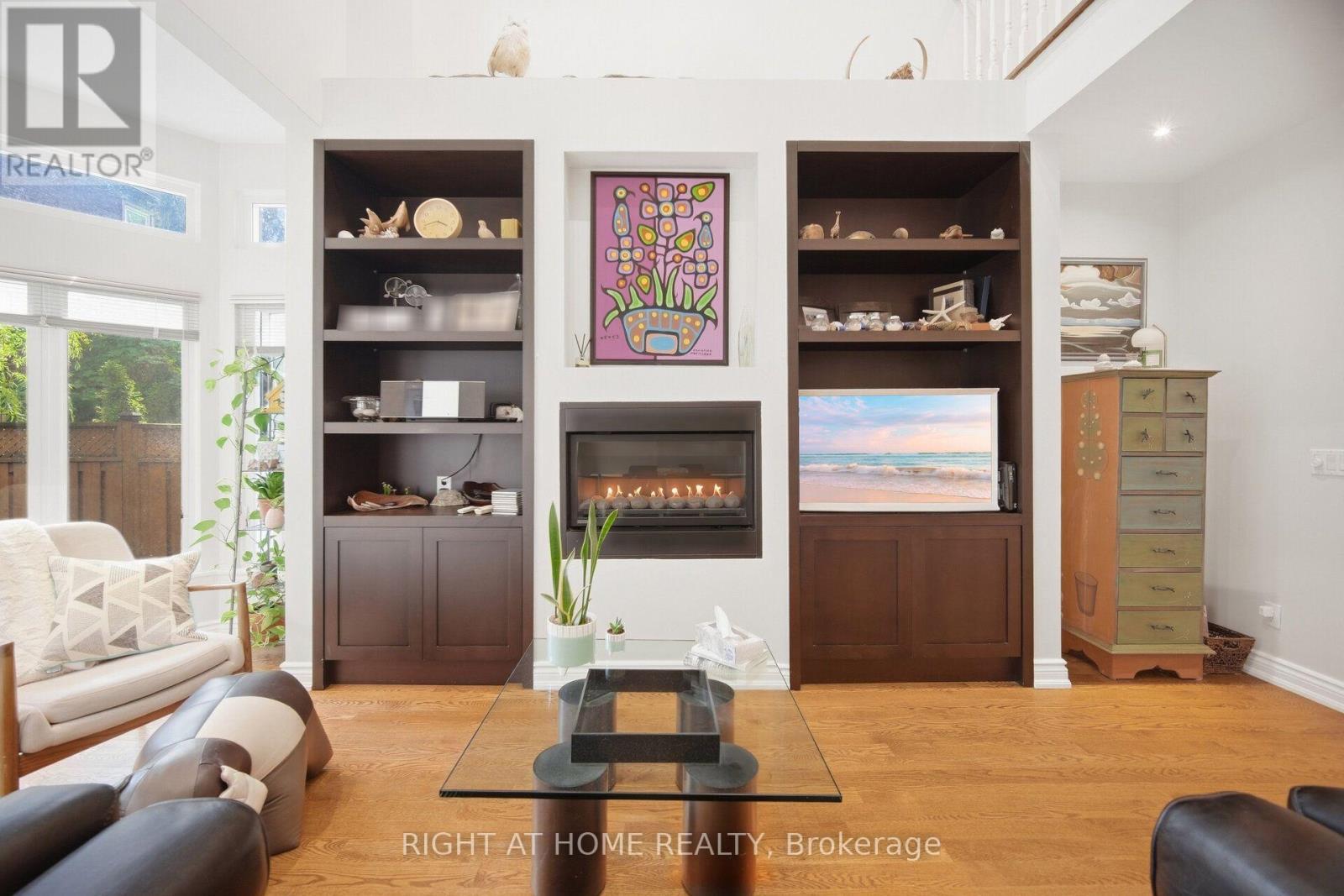 Living Room - 219 Broadway Avenue, Toronto, ON