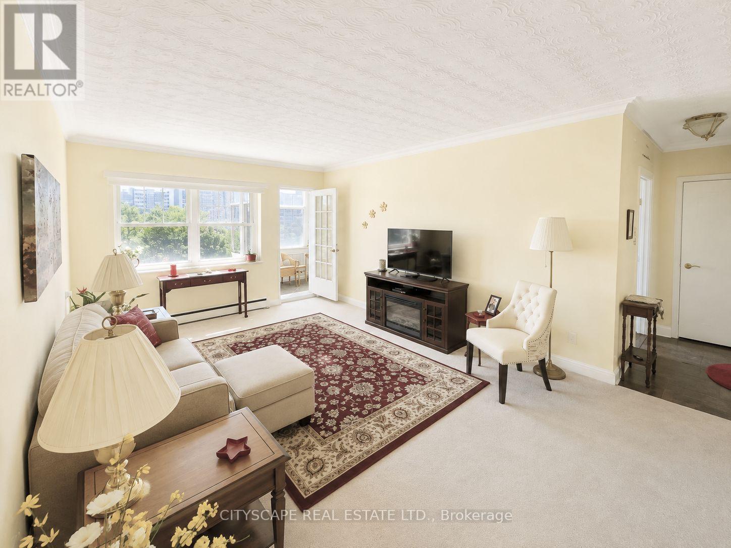 Living Room - 25 - 824 Brant Street, Burlington, ON