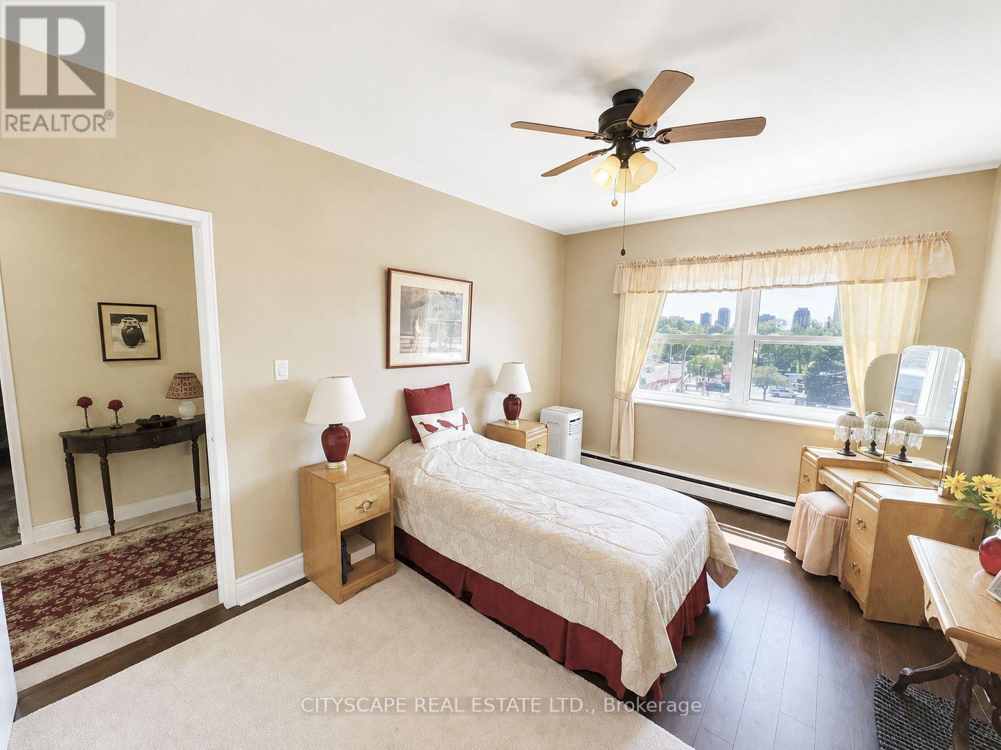 Primary Bedroom - 25 - 824 Brant Street, Burlington, ON
