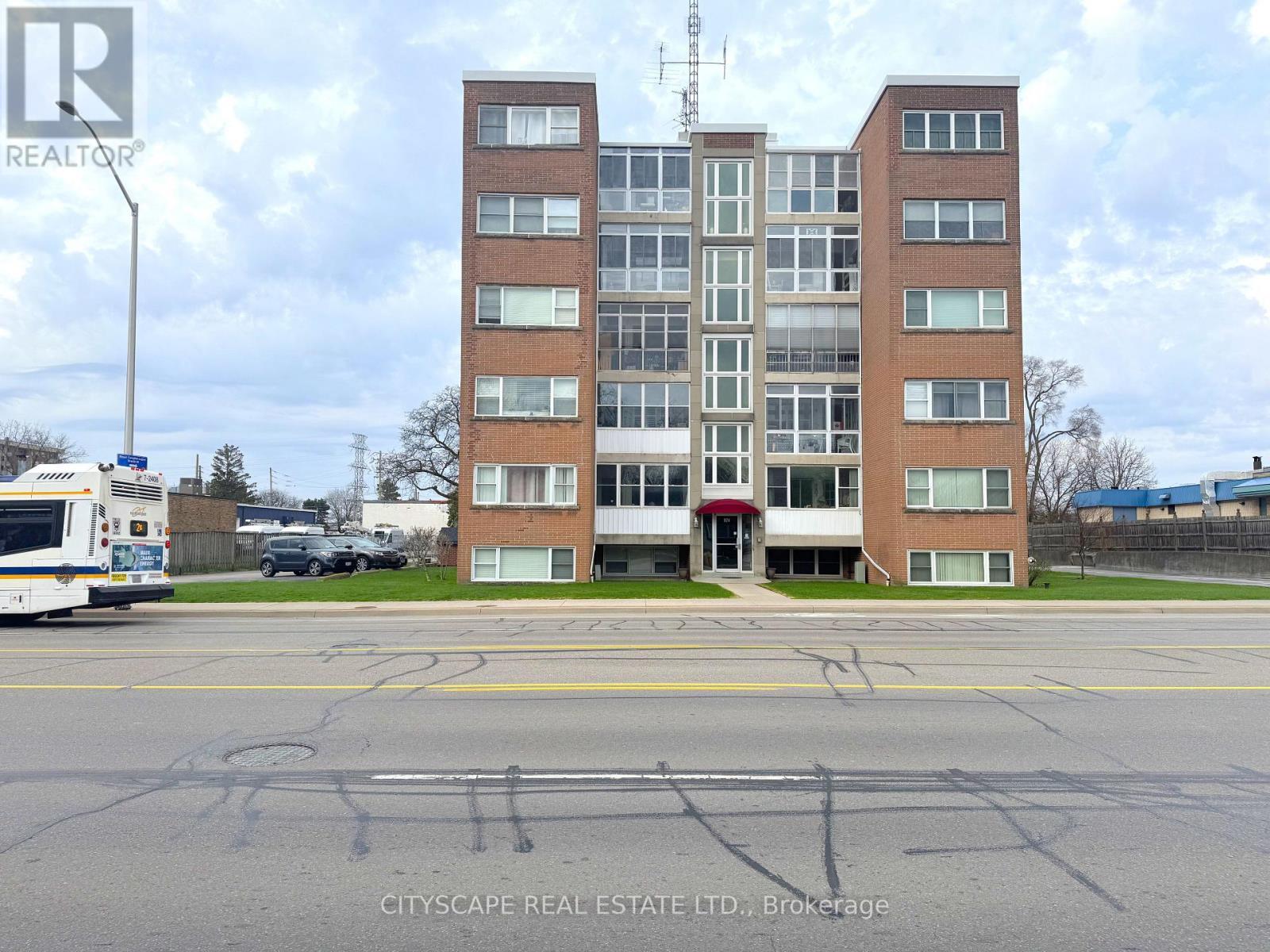 Street view - 25 - 824 Brant Street, Burlington, ON