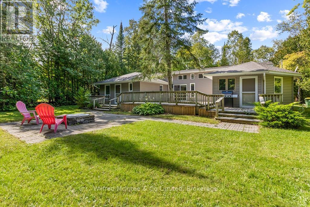 Large private rear yard - 7 3Rd Avenue S, Native Leased Lands, ON