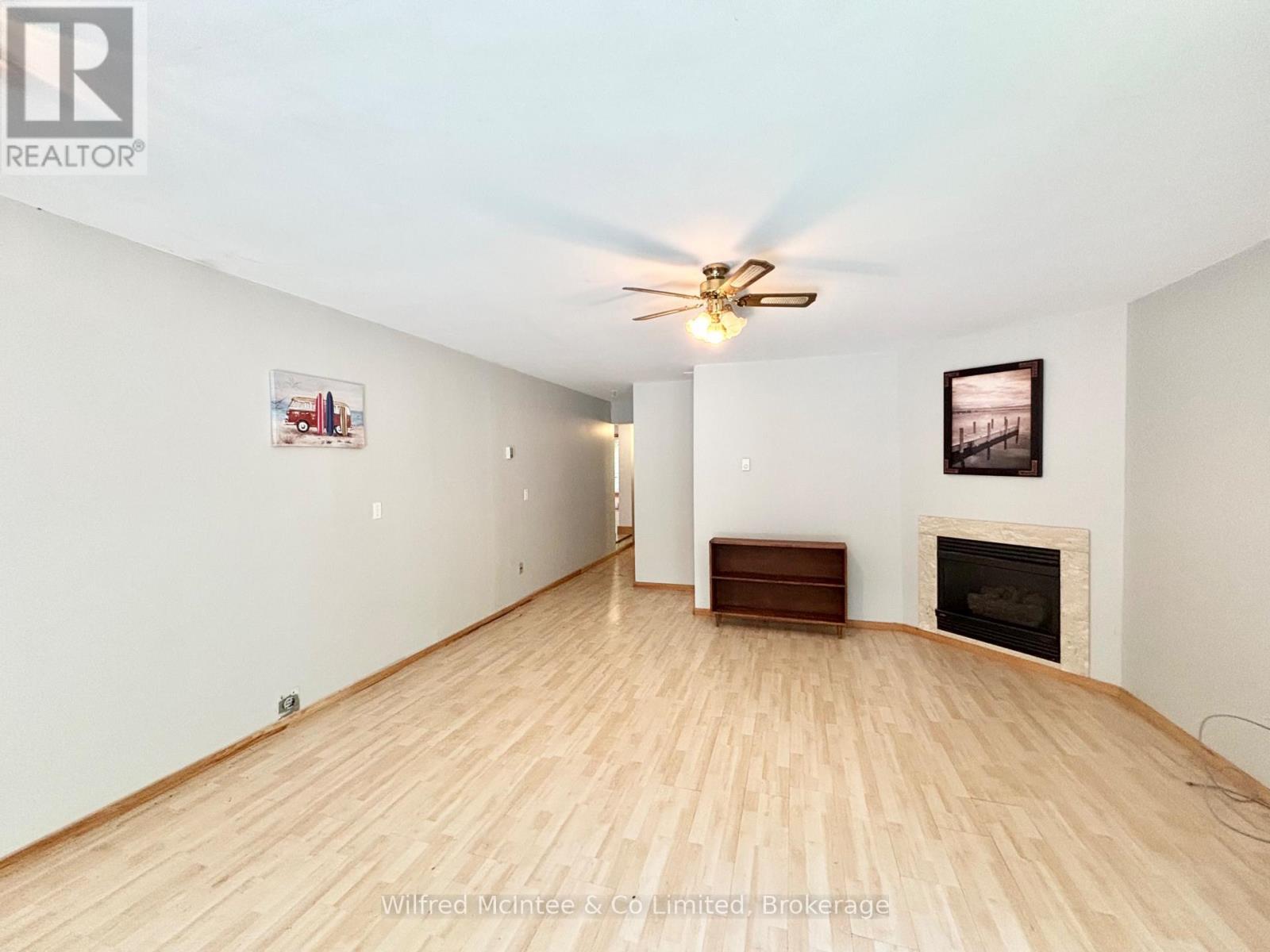 2nd family room with propane fireplace - 7 3Rd Avenue S, Native Leased Lands, ON