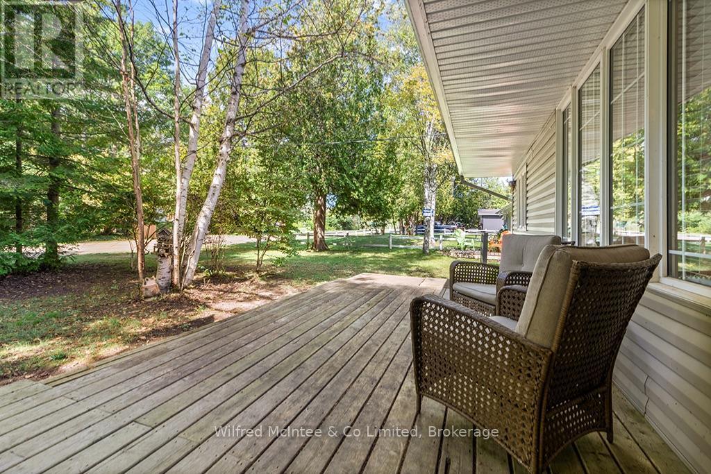 Covered front porch - 7 3Rd Avenue S, Native Leased Lands, ON