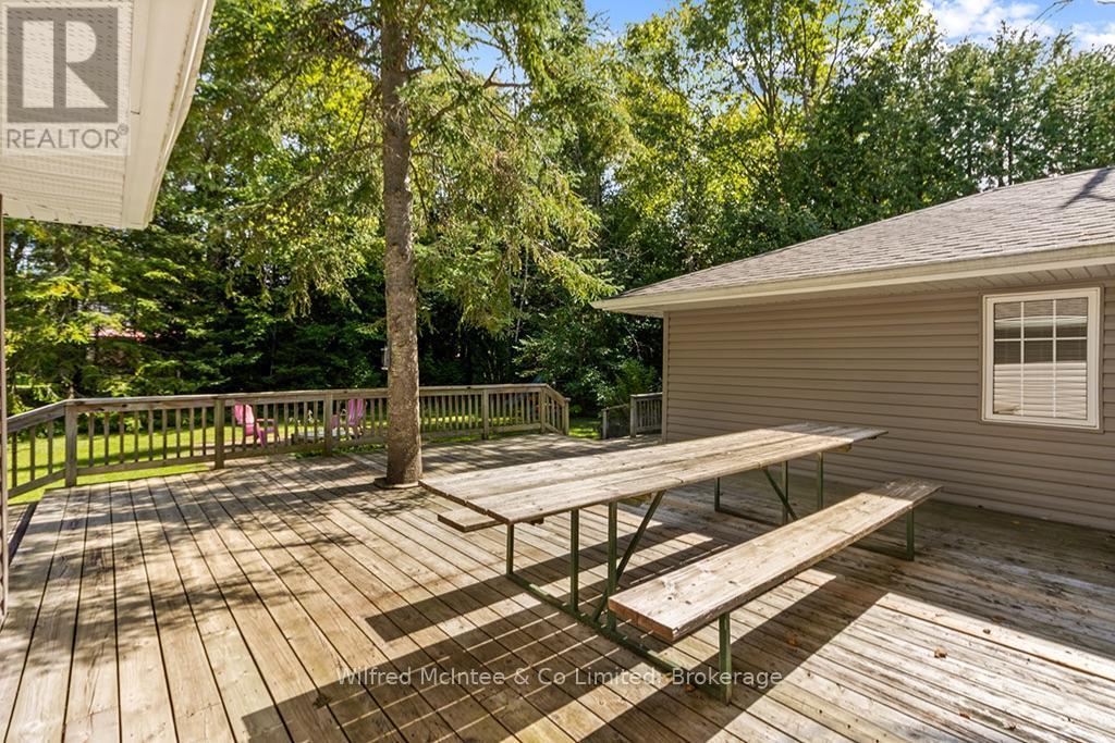 Spacious private deck - 7 3Rd Avenue S, Native Leased Lands, ON