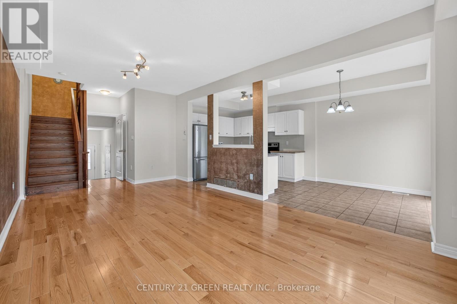 18 Palacebeach Trail, Hamilton, ON