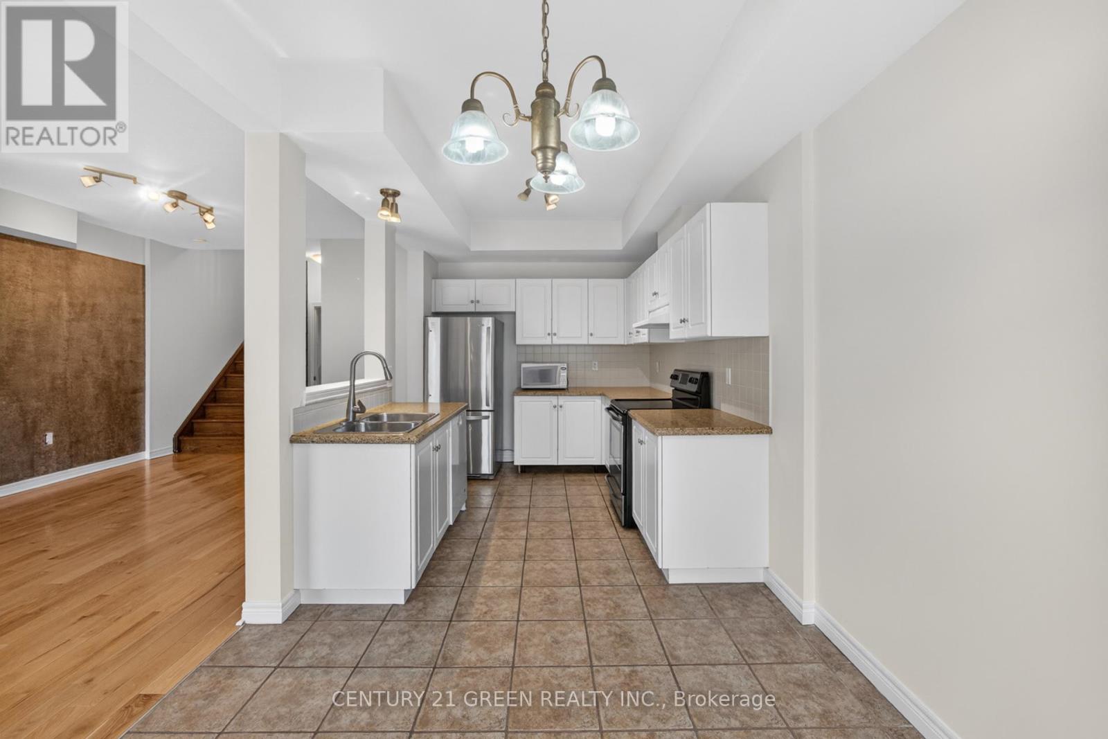18 Palacebeach Trail, Hamilton, ON