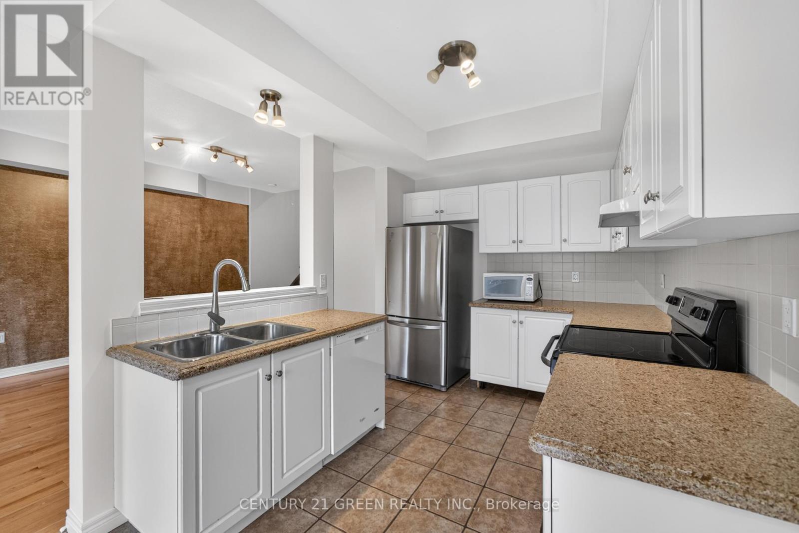 18 Palacebeach Trail, Hamilton, ON