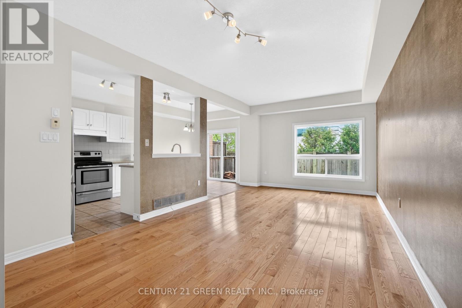 18 Palacebeach Trail, Hamilton, ON