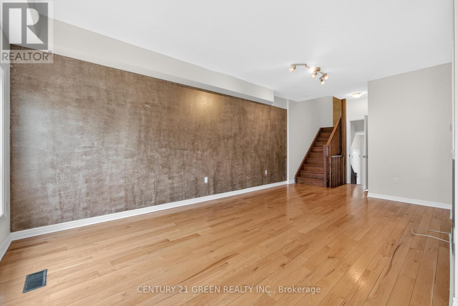18 Palacebeach Trail, Hamilton, ON