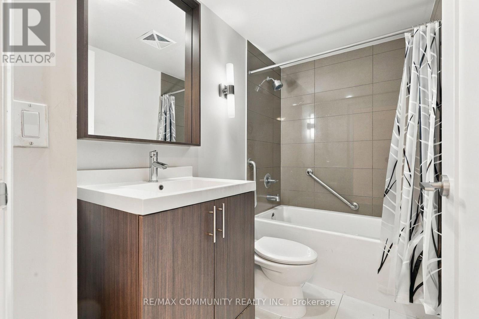 2111 - 18 Graydon Hall Drive, Toronto, ON