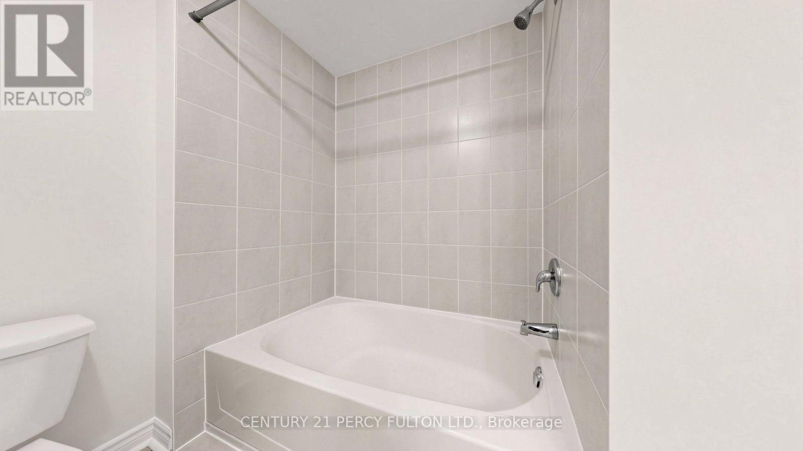 Upper Floor Second 4pc Bathroom - 64 Ferris Square, Clarington, ON