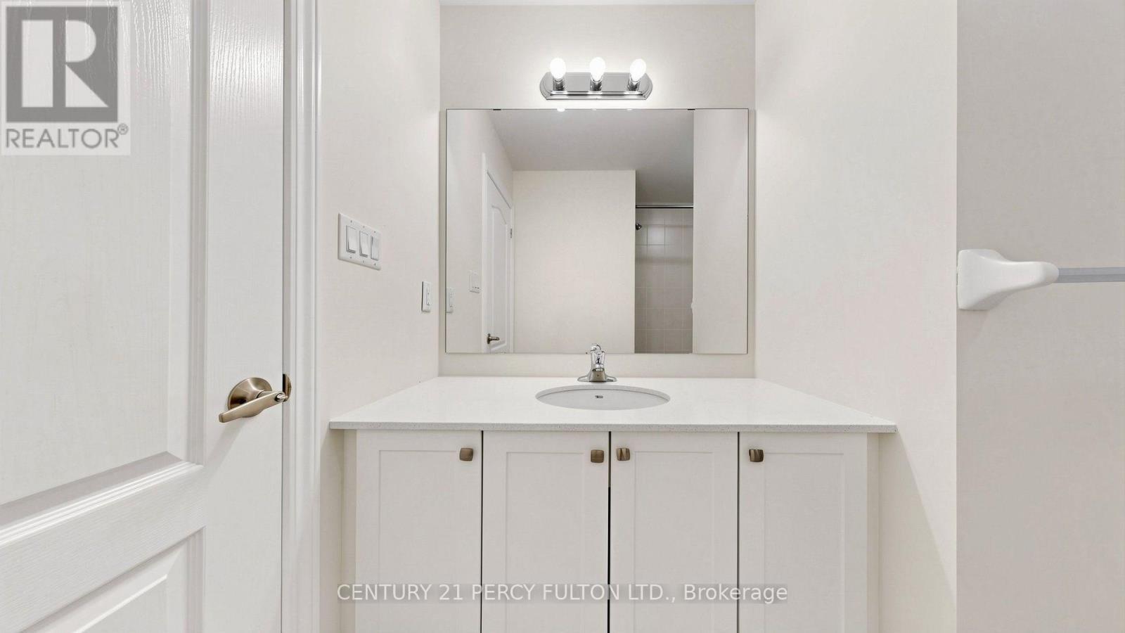 Upper Floor Second 4pc Bathroom - 64 Ferris Square, Clarington, ON