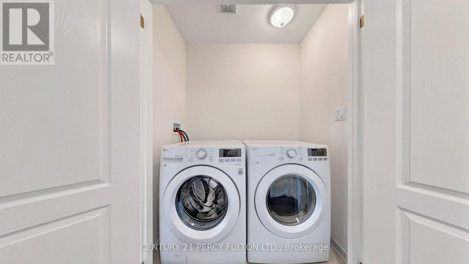 Upper Floor Laundry - 64 Ferris Square, Clarington, ON