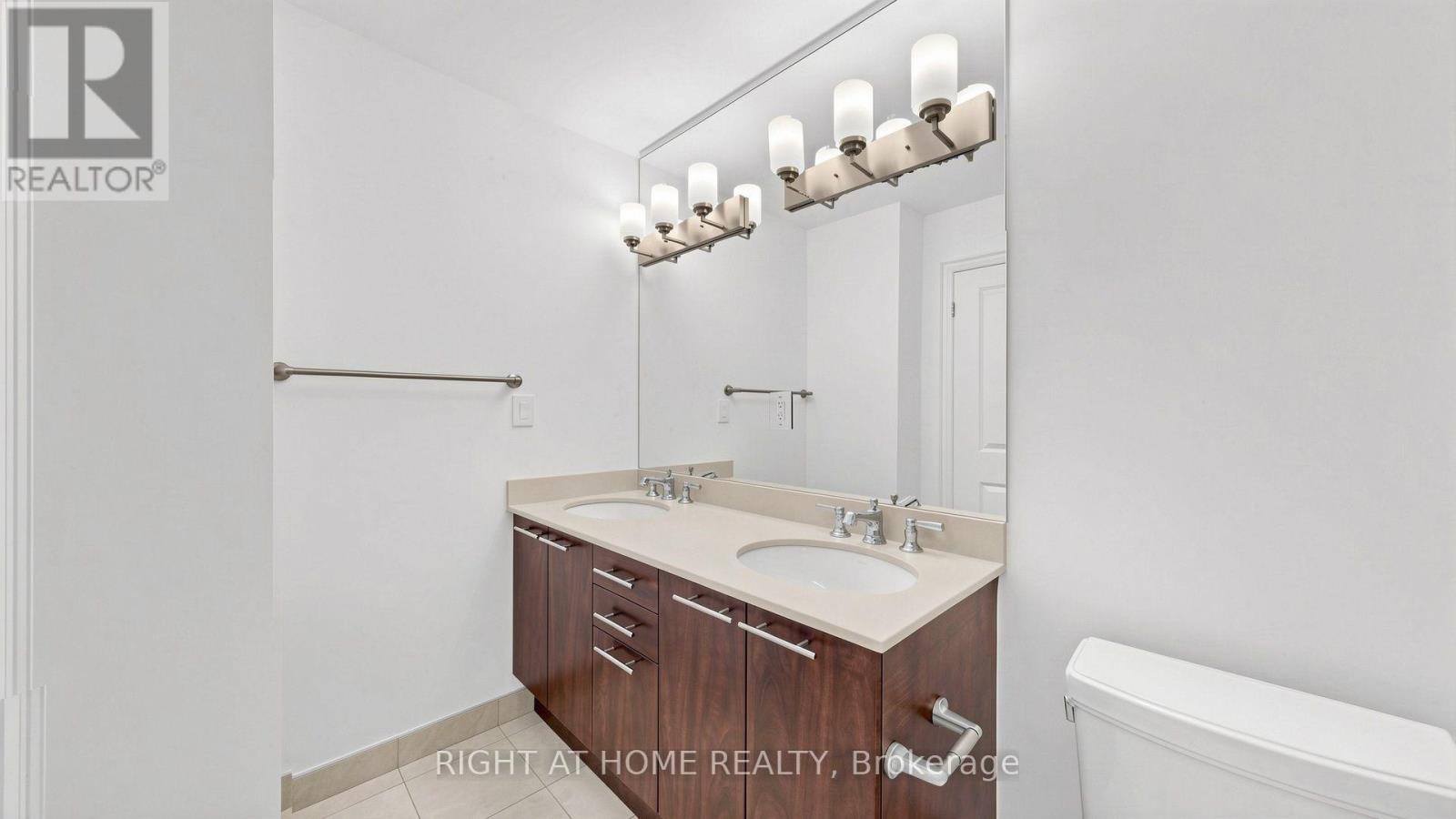 422 - 1 Bedford Road, Toronto, ON