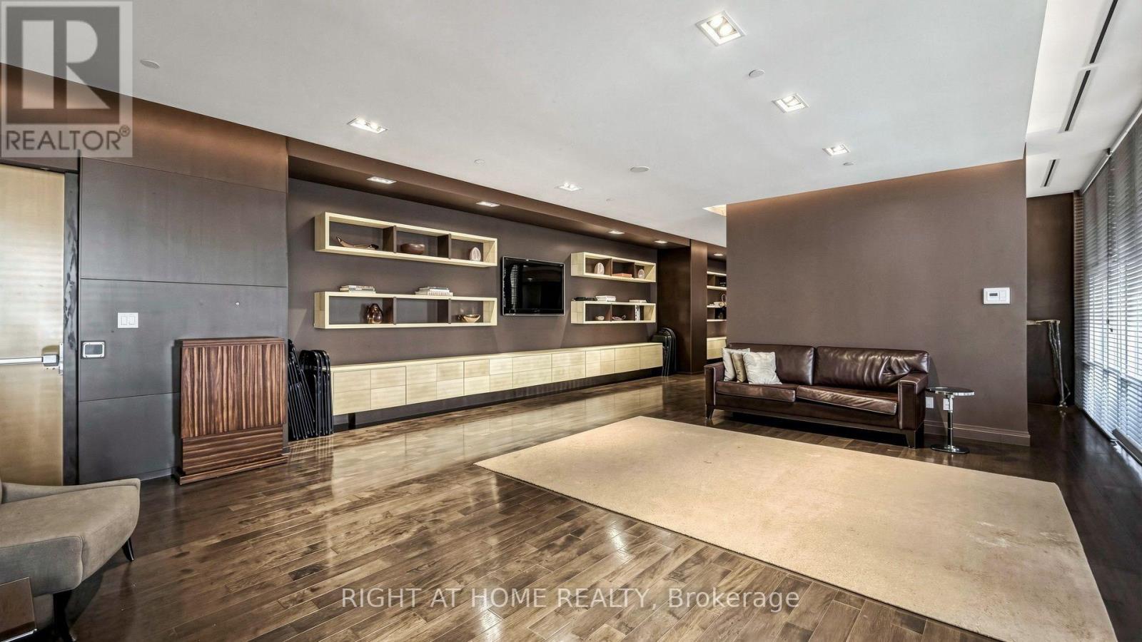 422 - 1 Bedford Road, Toronto, ON