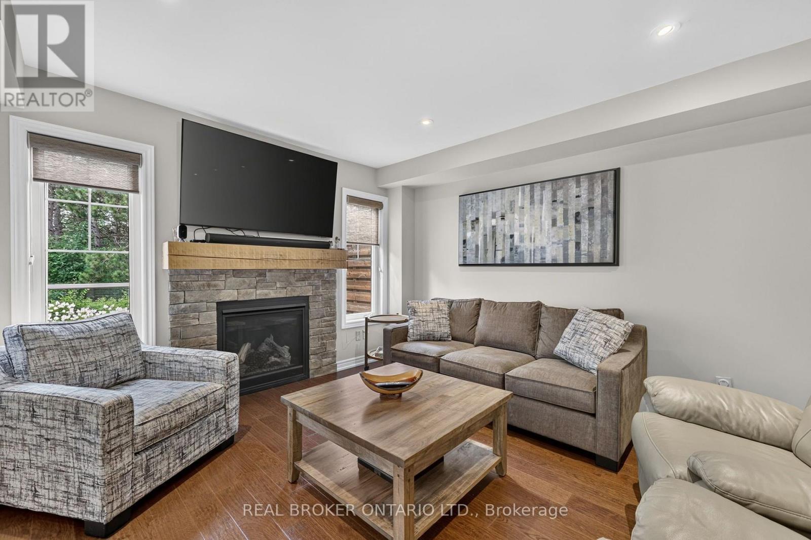 Family room - 30 Masters Crescent, Georgian Bay, ON