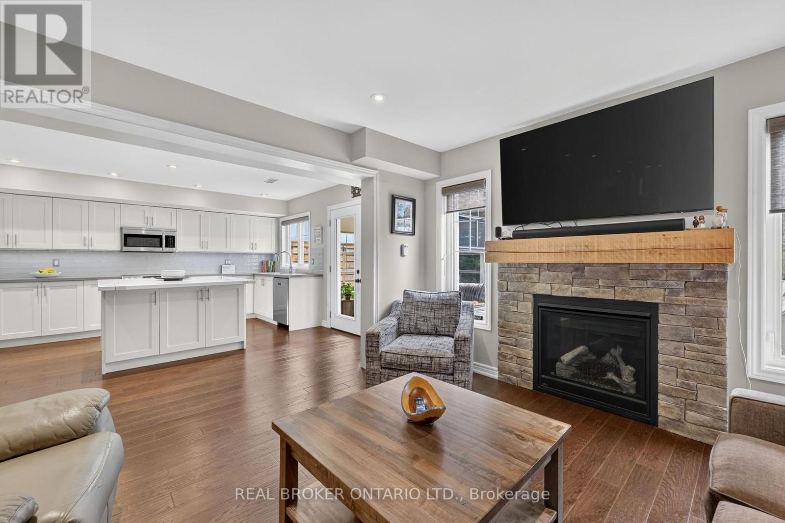Family room - 30 Masters Crescent, Georgian Bay, ON