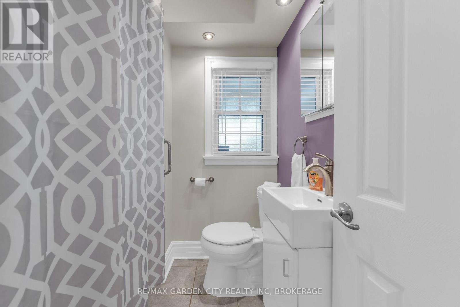 4 Manor Road, St. Catharines (Vine/Linwell), ON