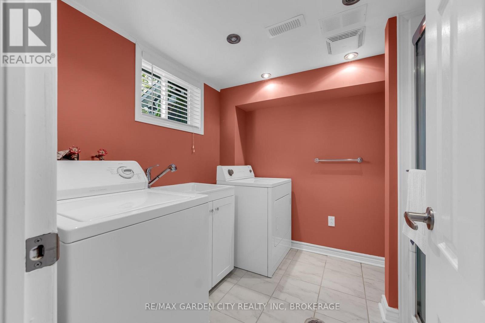 4 Manor Road, St. Catharines (Vine/Linwell), ON
