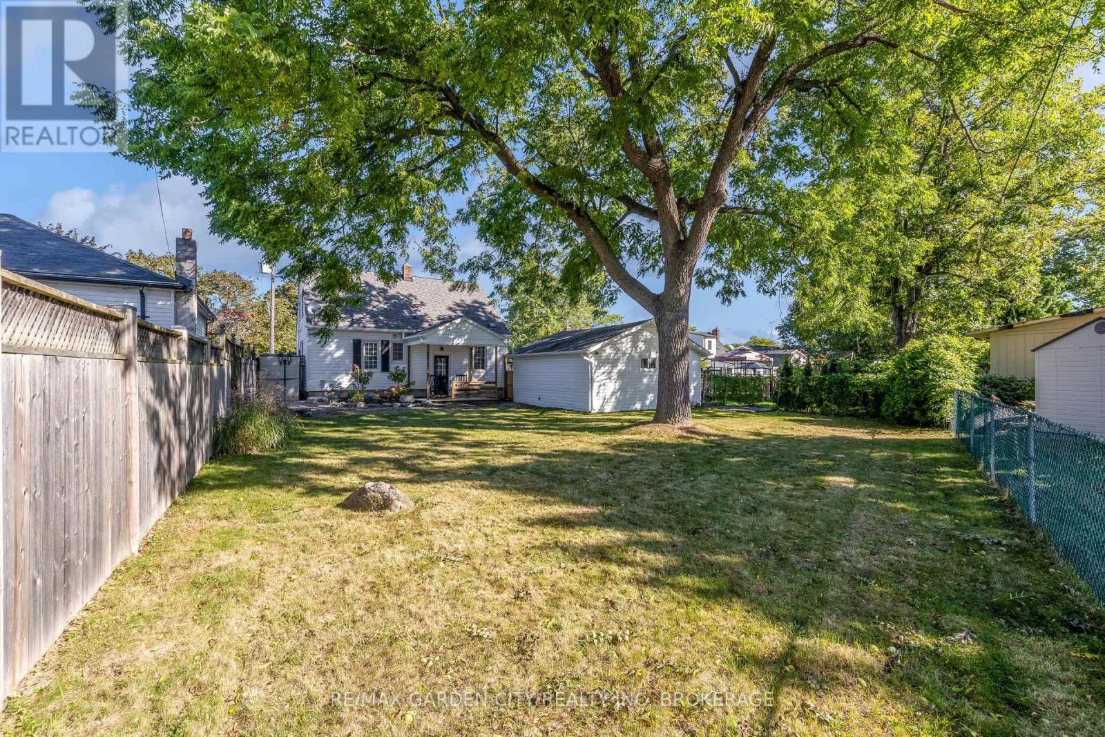 4 Manor Road, St. Catharines (Vine/Linwell), ON