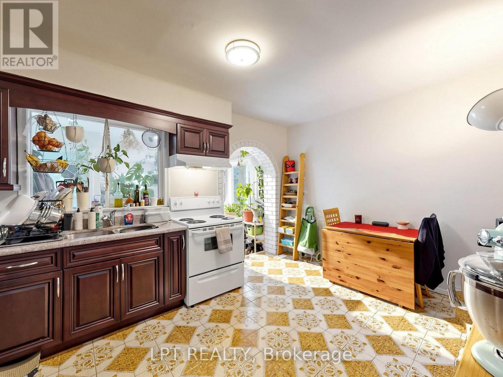 303 Oakwood Avenue, Toronto, ON