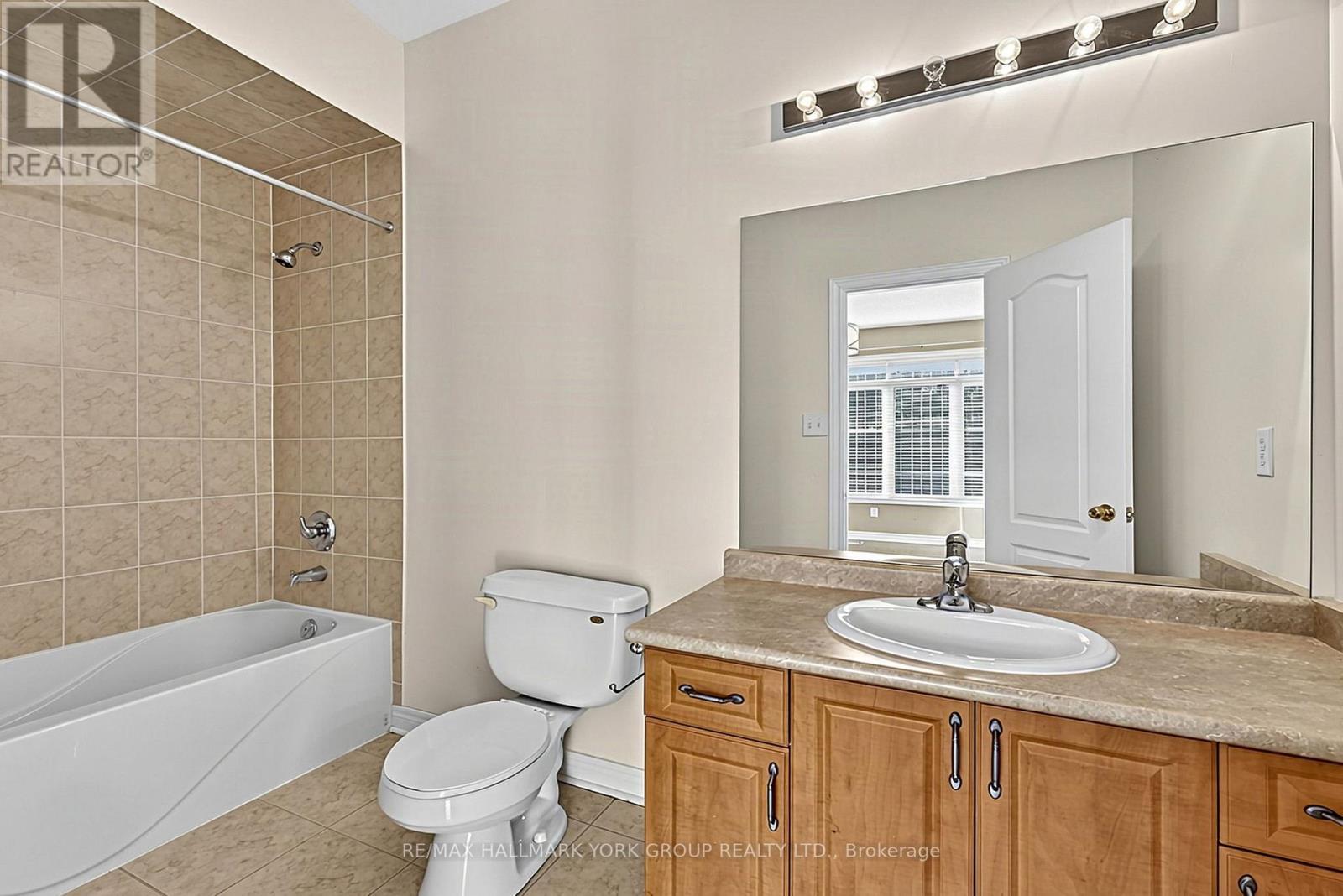 383 Gilpin Drive, Newmarket, ON