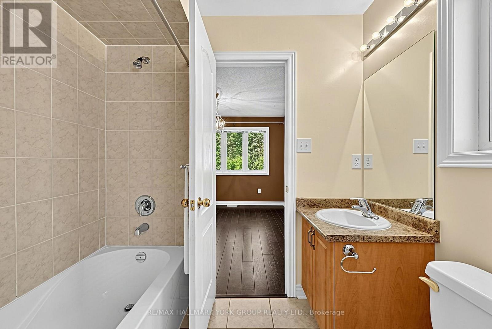 383 Gilpin Drive, Newmarket, ON