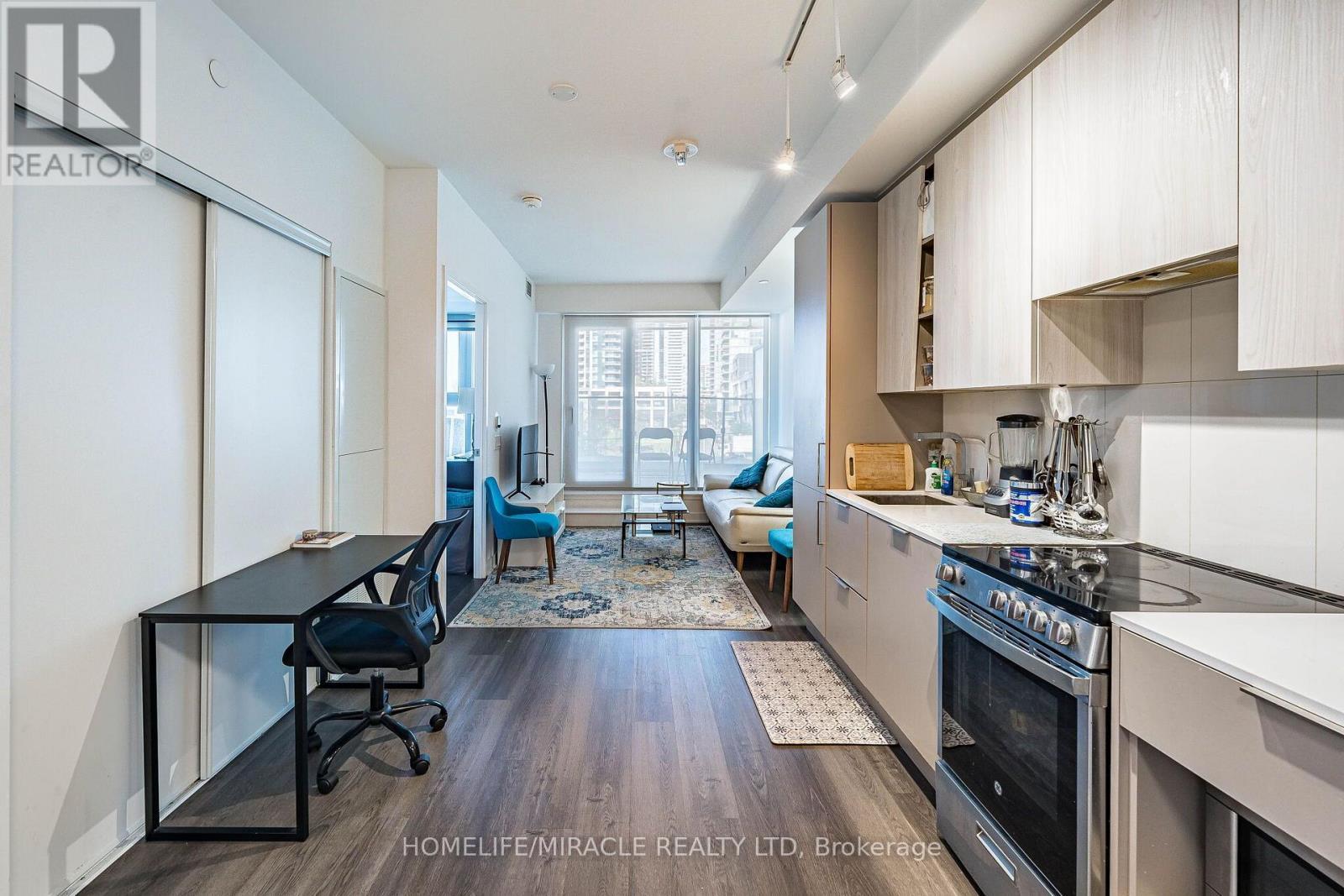 209 - 3900 Confederation Parkway, Mississauga, ON