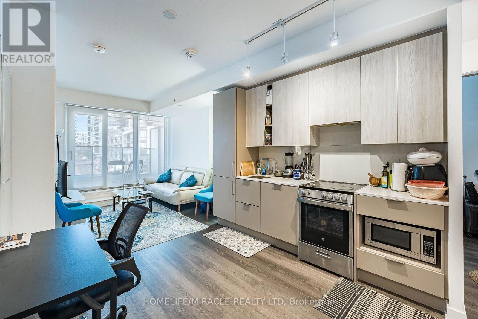 209 - 3900 Confederation Parkway, Mississauga, ON
