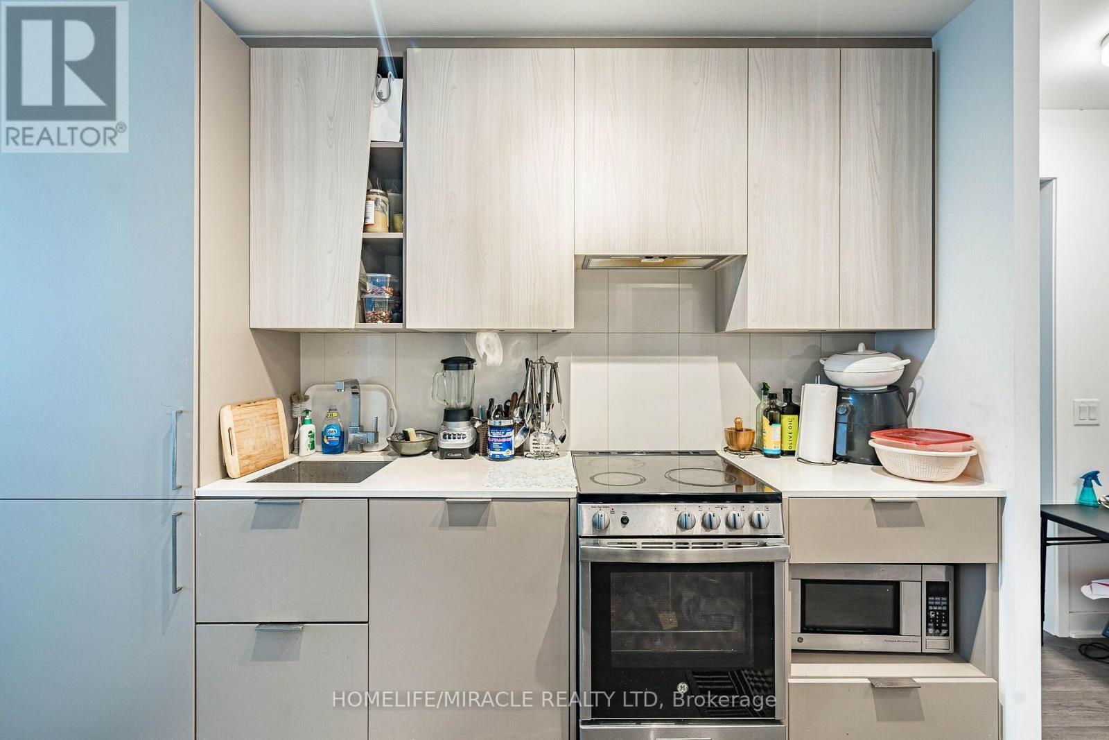 209 - 3900 Confederation Parkway, Mississauga, ON
