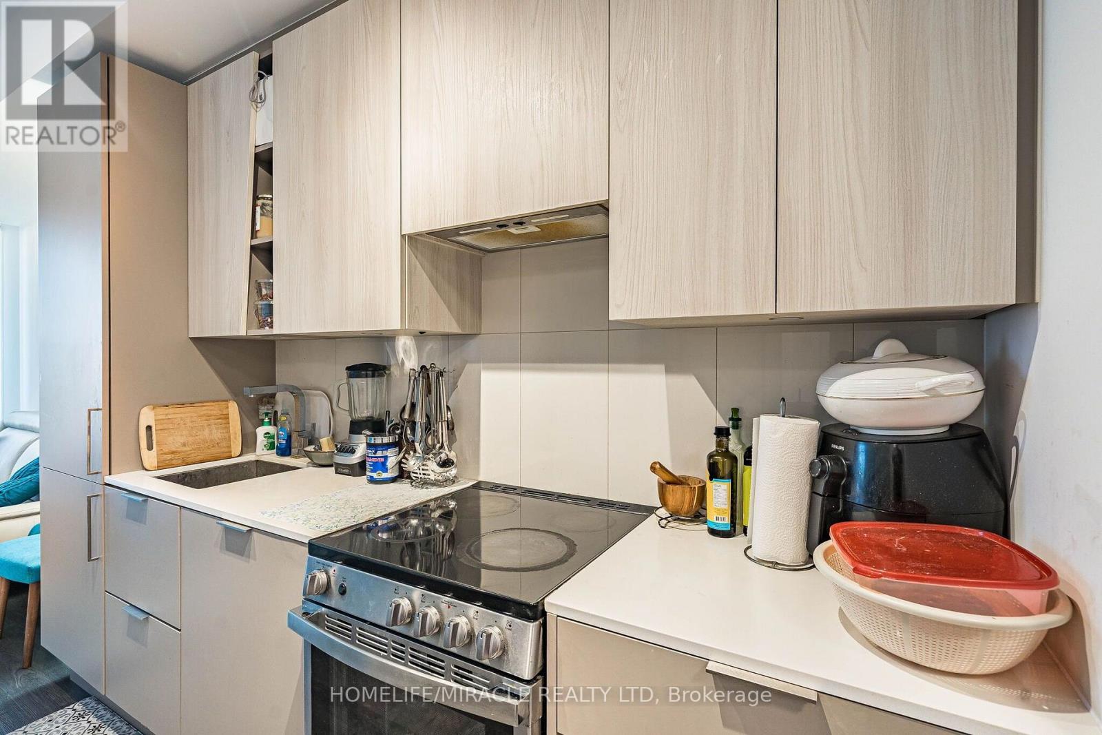 209 - 3900 Confederation Parkway, Mississauga, ON