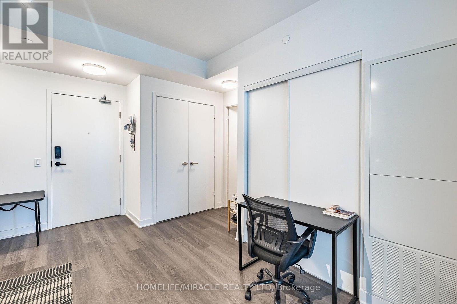 209 - 3900 Confederation Parkway, Mississauga, ON
