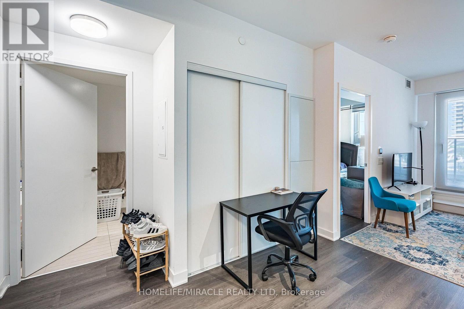 209 - 3900 Confederation Parkway, Mississauga, ON