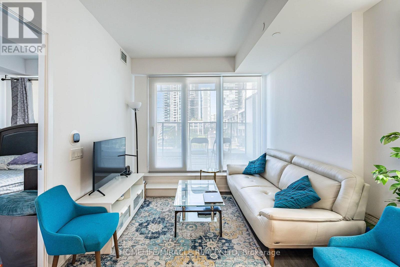 209 - 3900 Confederation Parkway, Mississauga, ON