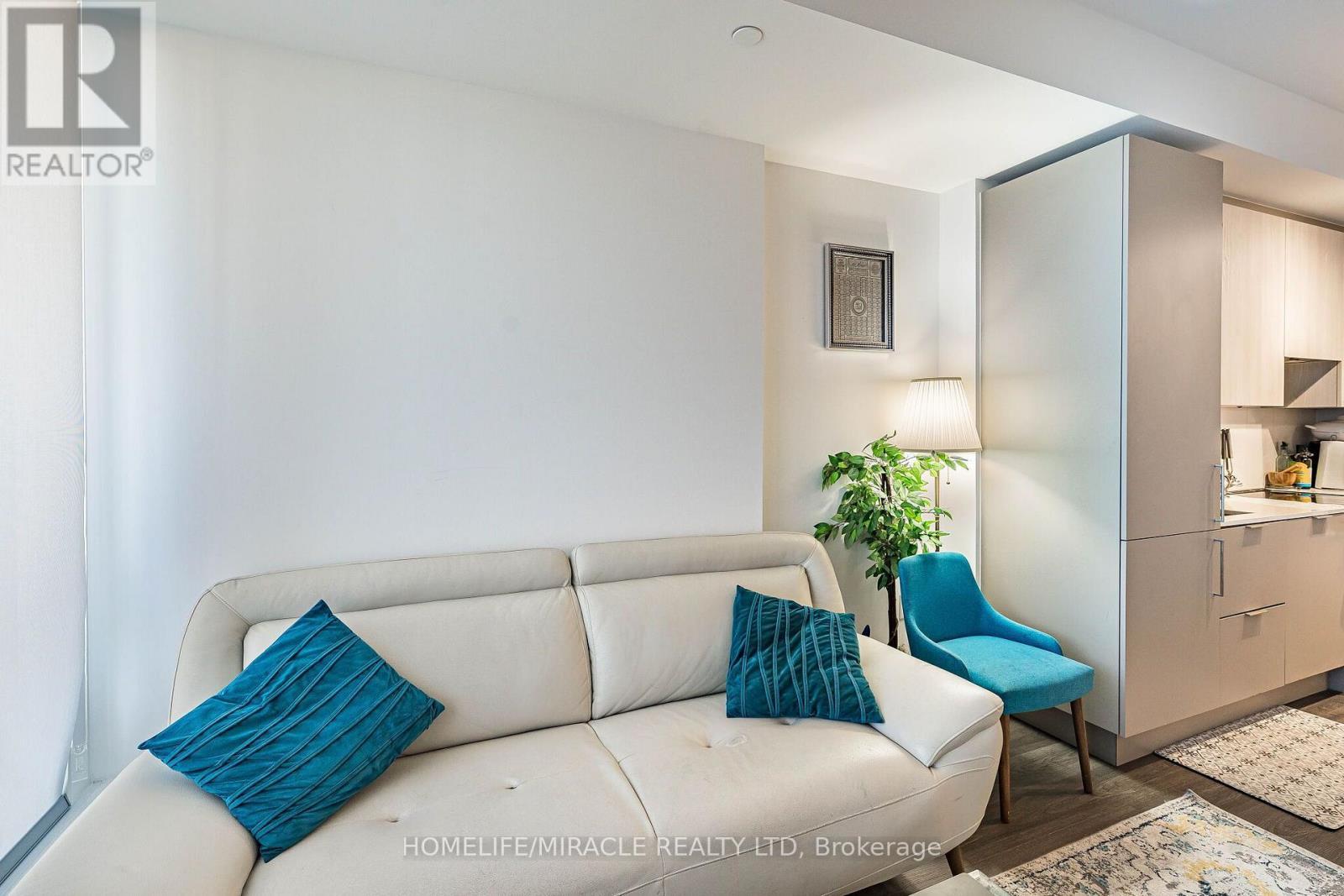 209 - 3900 Confederation Parkway, Mississauga, ON