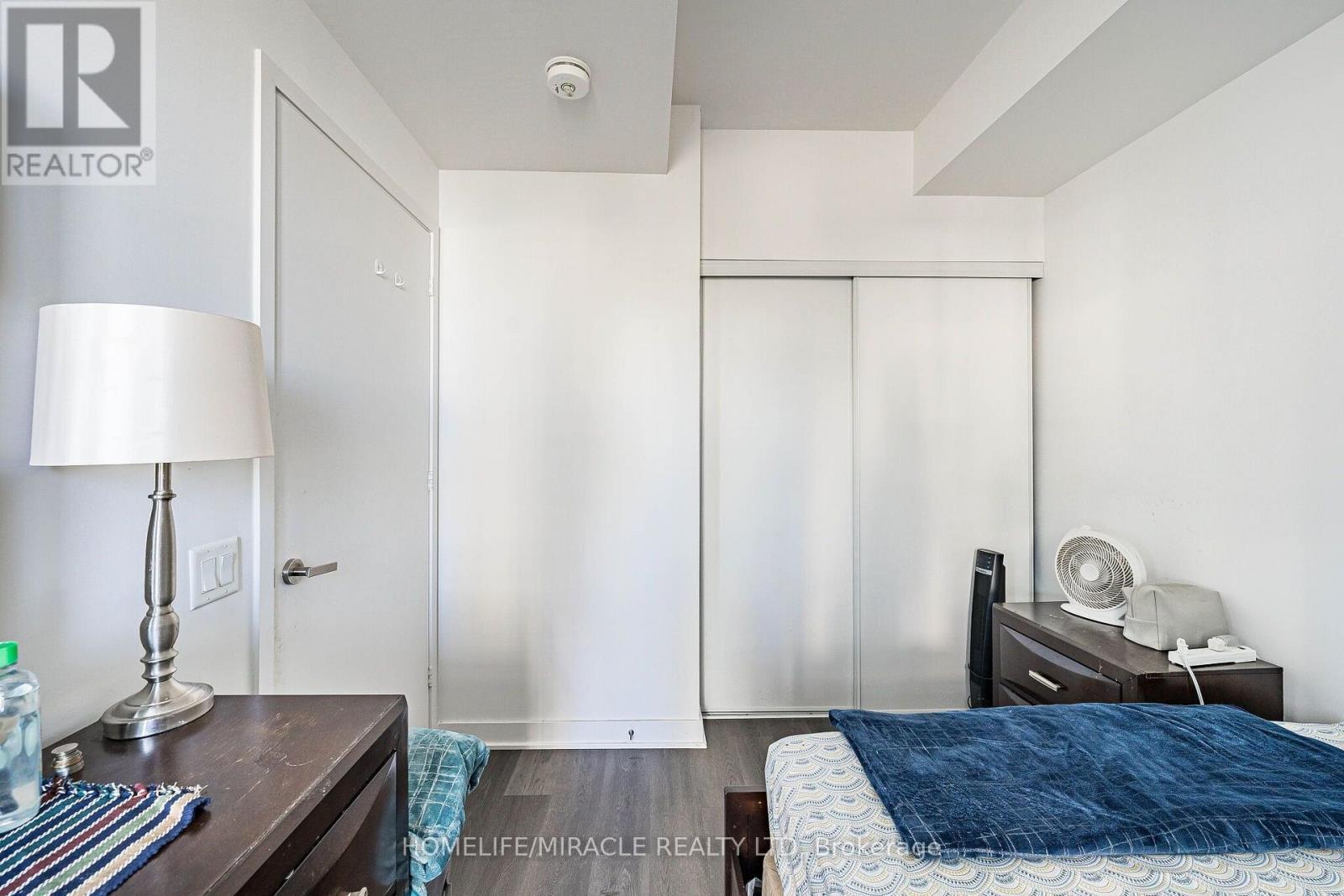 209 - 3900 Confederation Parkway, Mississauga, ON