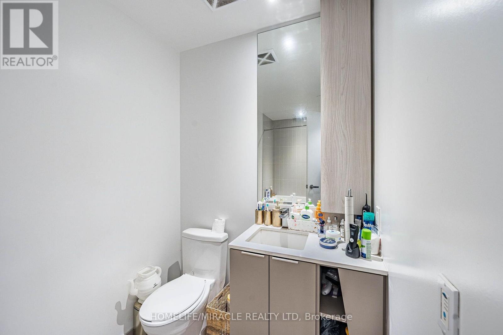 209 - 3900 Confederation Parkway, Mississauga, ON
