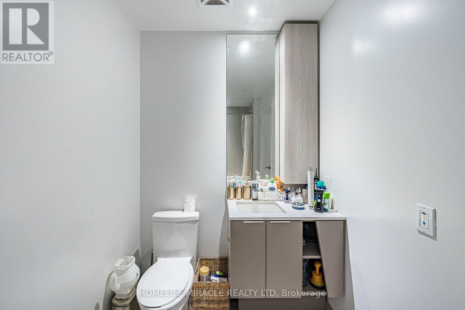 209 - 3900 Confederation Parkway, Mississauga, ON