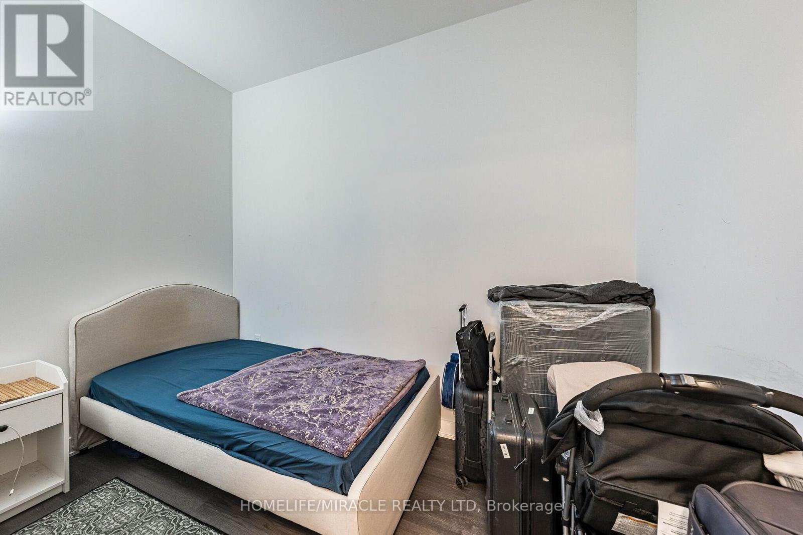209 - 3900 Confederation Parkway, Mississauga, ON