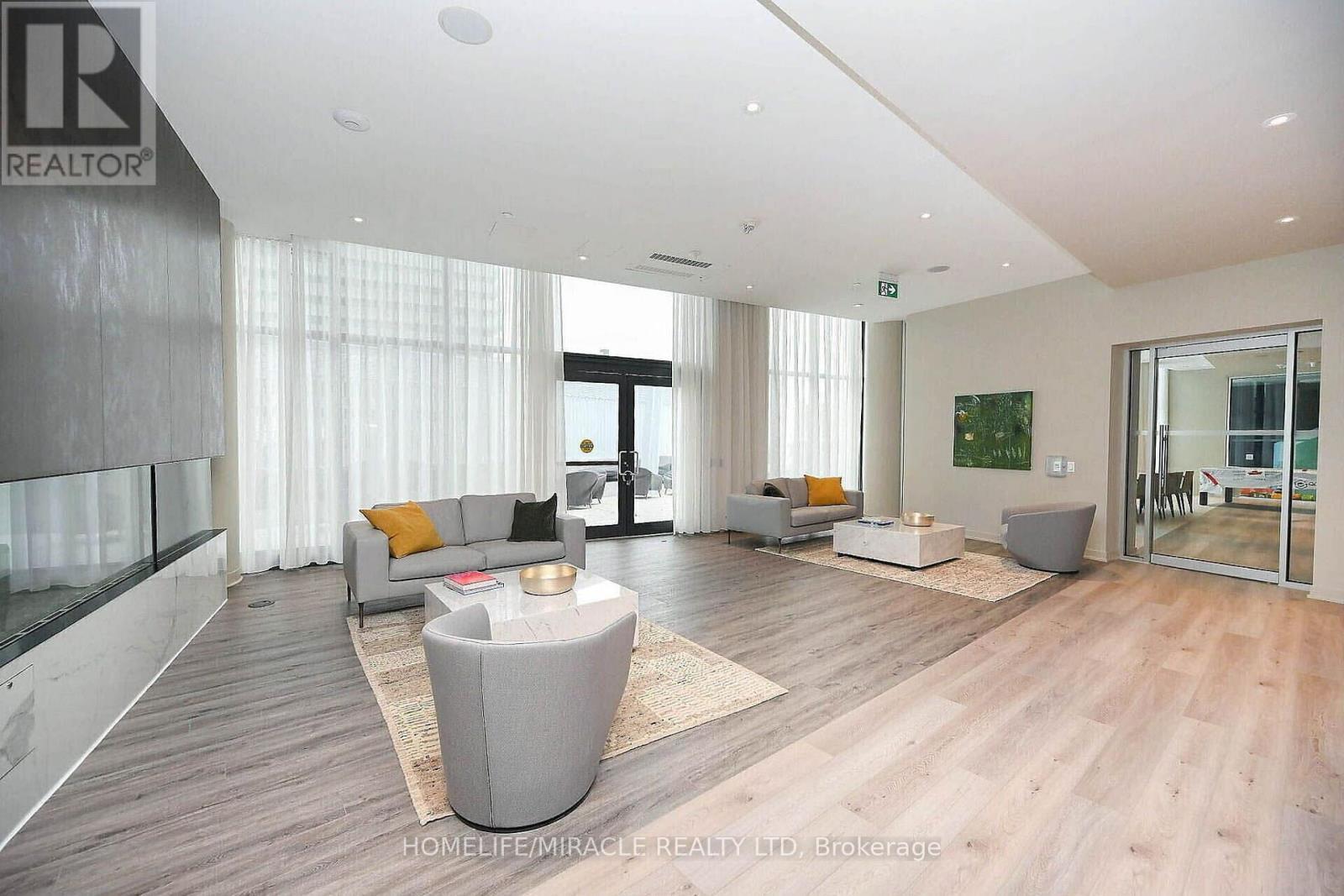 209 - 3900 Confederation Parkway, Mississauga, ON