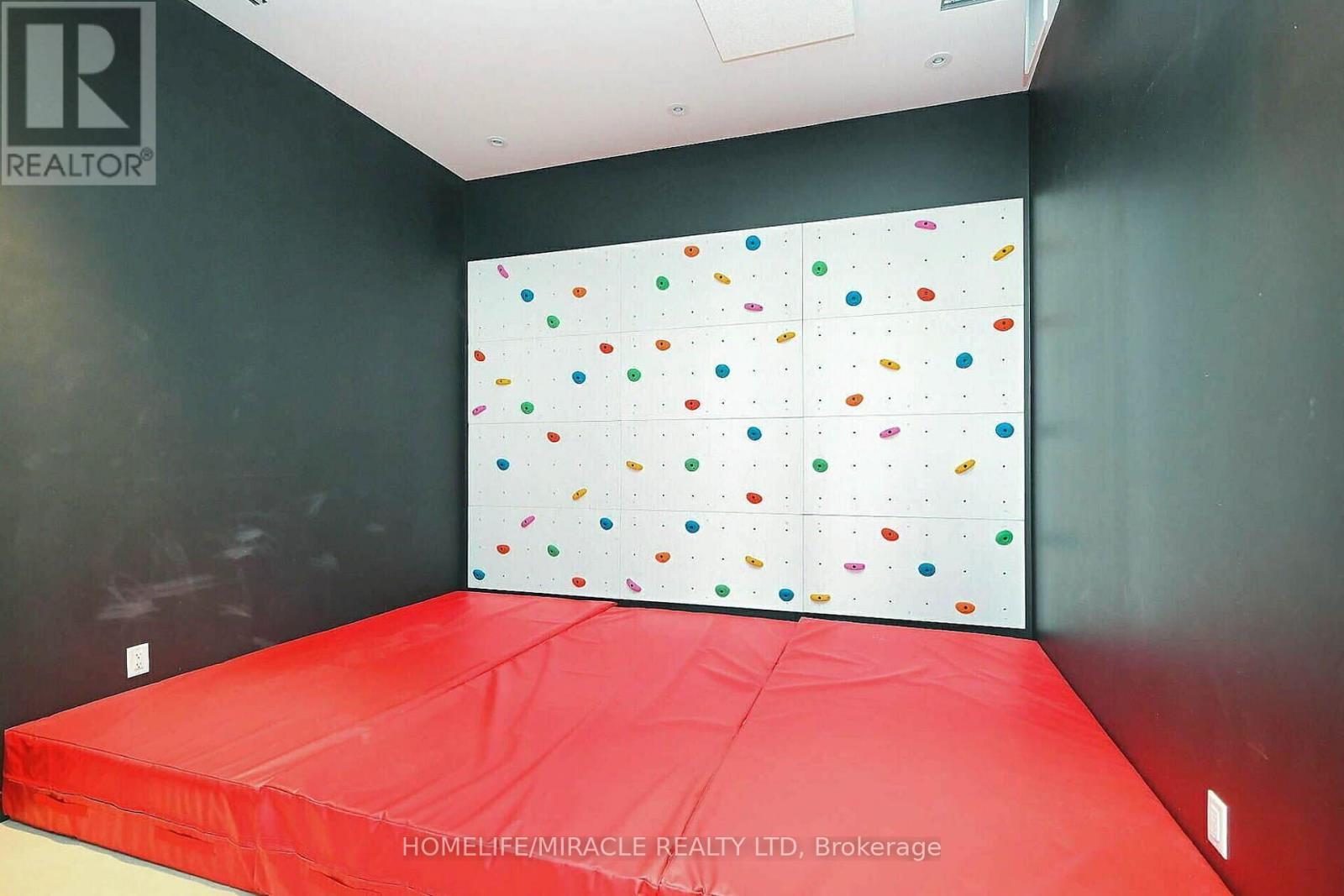 209 - 3900 Confederation Parkway, Mississauga, ON