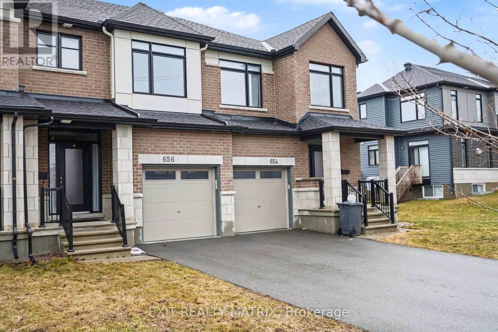 656 Putney Crescent, Ottawa, ON