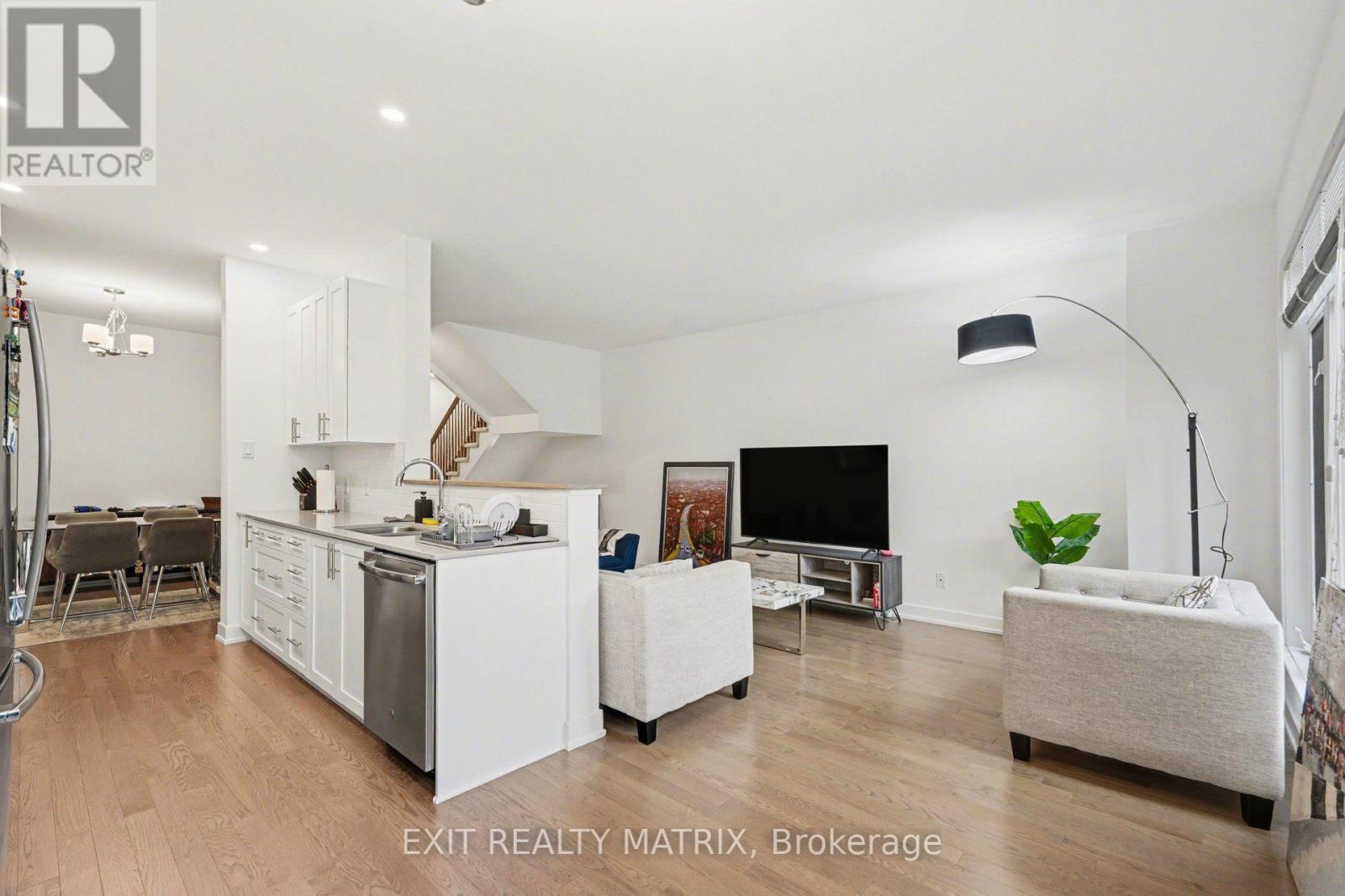 656 Putney Crescent, Ottawa, ON