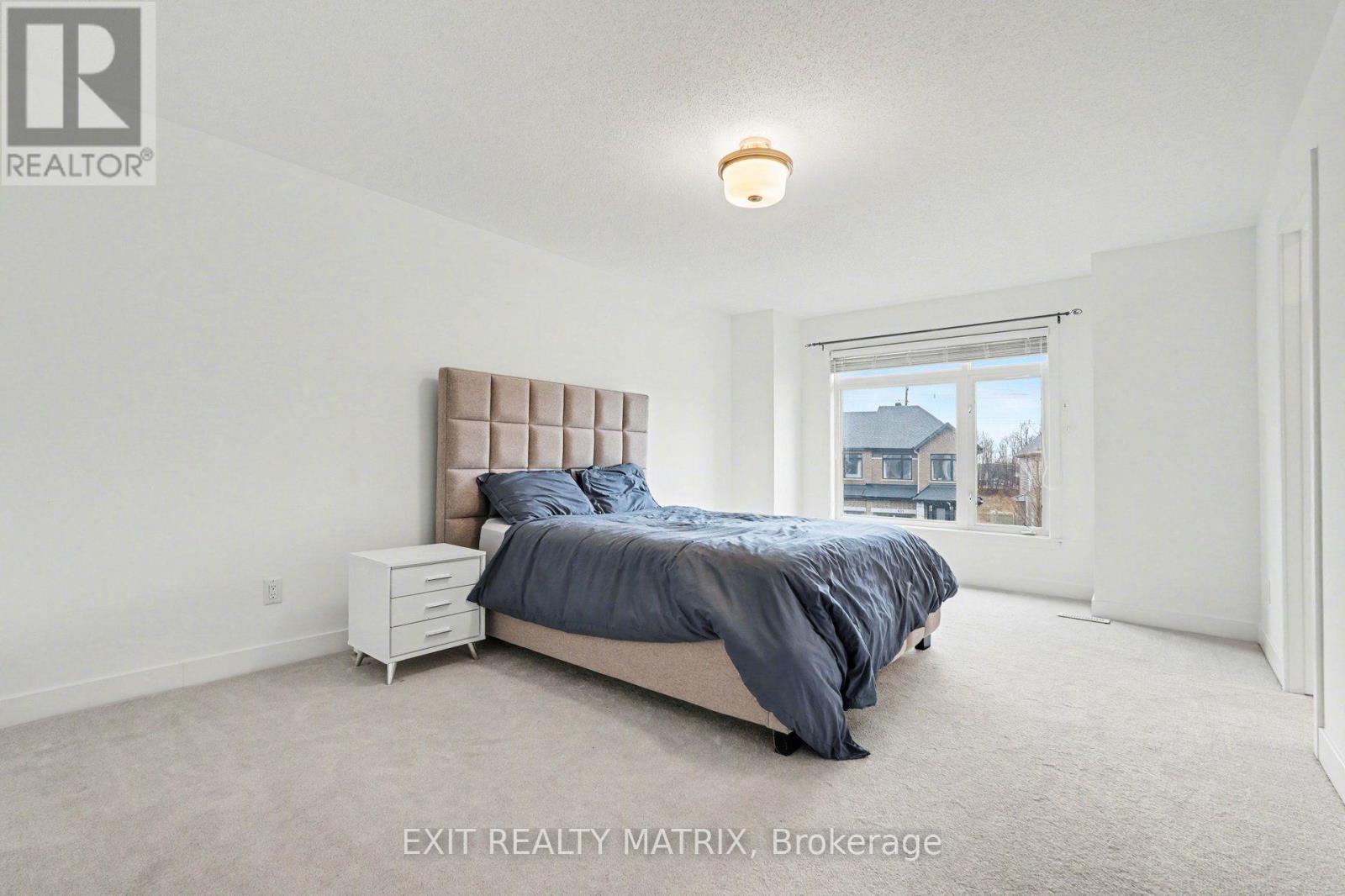 656 Putney Crescent, Ottawa, ON