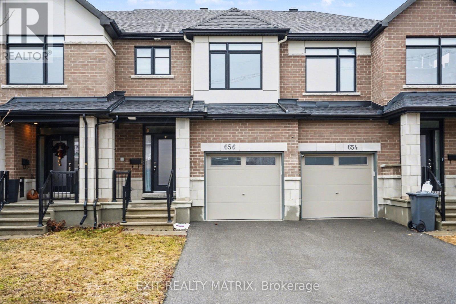 656 Putney Crescent, Ottawa, ON